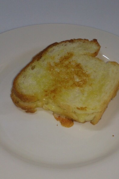 チーズトースト 簡単リッチなパンレシピの写真