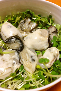 生牡蠣とカイワレ大根のぽん酢サラダ