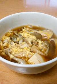 きのこと豆腐のふんわりキムチスープ