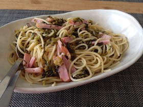 混ぜるだけ高菜とベーコンのパスタ