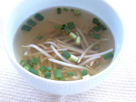 もやしのピリ辛スープ