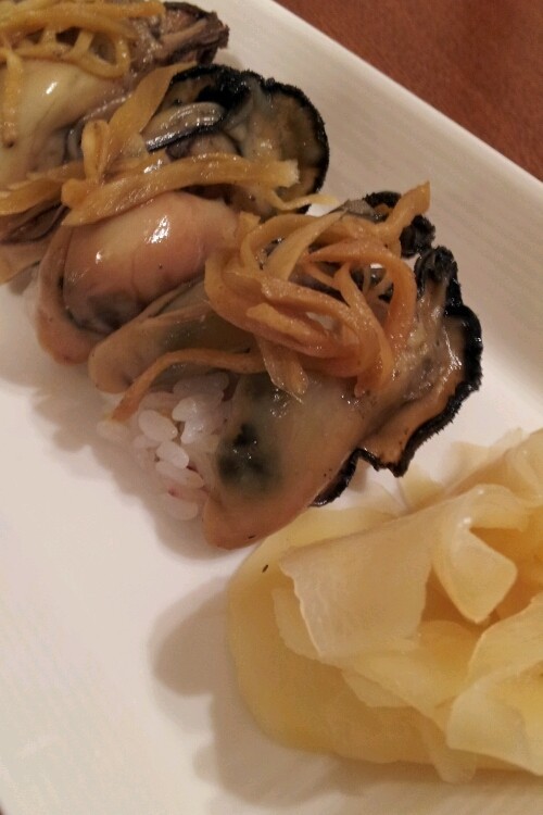 甘辛く煮たカラシ牡蠣寿司の画像