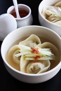 韓国風餃子のスープ만두국（マンドゥグッ）