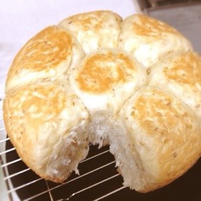 炊飯器のパン焼き機能で！玄米パンの写真