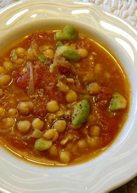アボカドとひよこ豆のトマトスープ