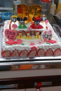 ﾐｯｷｰ＆ﾐﾆｰひな祭り雛壇ケーキ ♡
