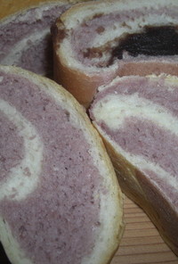 紫芋パウダーの渦巻きパン２種