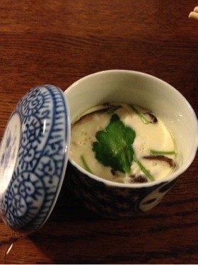 干しシイタケと茹でた鳥肉で本格茶碗蒸しの画像