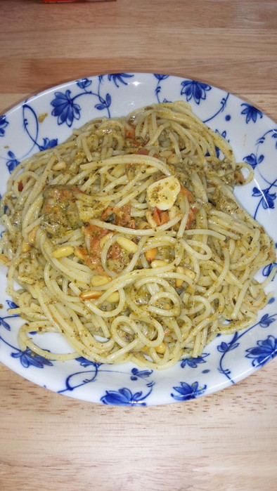トマト、モッツァレラのバジルスパゲティの写真