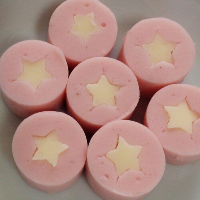 細い魚肉ソーセージ チーズでキャラ弁に レシピ 作り方 By Elgrand52 クックパッド 簡単おいしいみんなのレシピが356万品