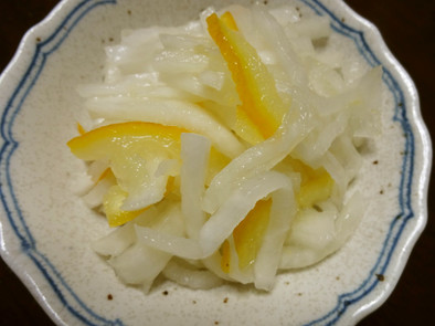 柚子茶で大根の甘酢漬けの写真