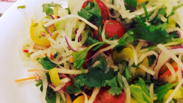 切るだけ パクチーとカット野菜のサラダ レシピ 作り方 By 女ひとりごはん クックパッド 簡単おいしいみんなのレシピが352万品