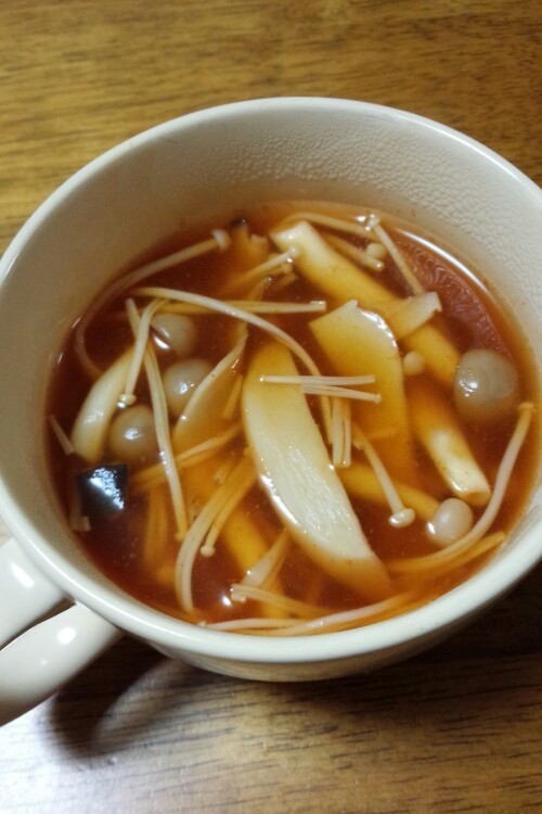 キムチ味のきのこだけスープの画像