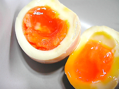 味付け半熟卵の写真