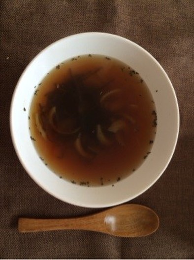 塩昆布と玉ねぎスープの写真