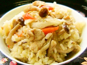 手軽に作れる♪鶏肉としめじの炊き込みご飯