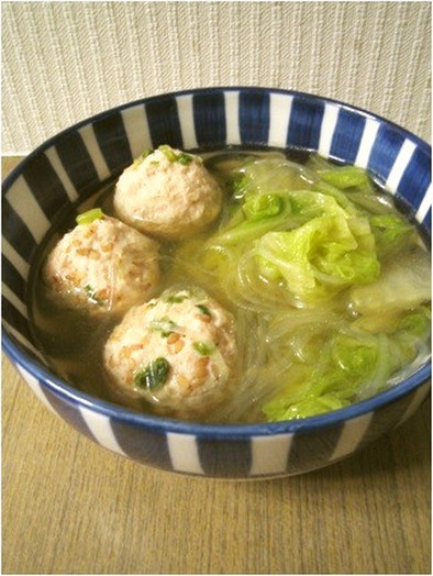 鶏団子と春雨のおかずスープの写真