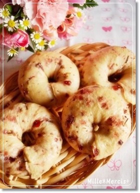 桜とクランベリーの春色ベーグル