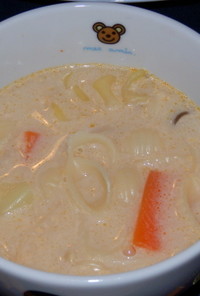 チーズ風味のキムチパスタスープ