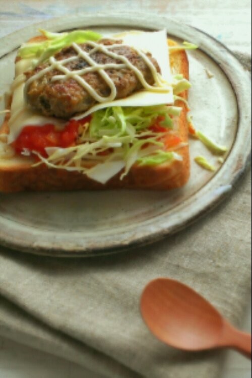 ハンバーガー風トーストの画像