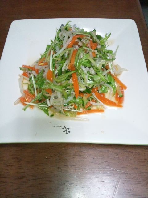カニカマ伴三絲+水菜サラダ〜園の給食の画像