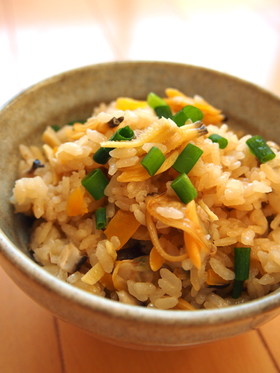 生姜の風味が◎簡単♪アサリの炊き込み御飯