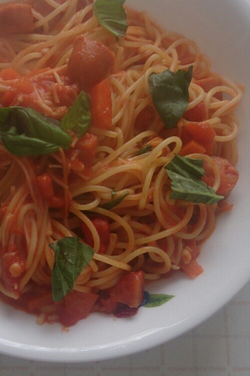 モッツァレラチーズとトマトのスパゲティの画像