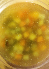 ソーセージ出汁の根菜スープ