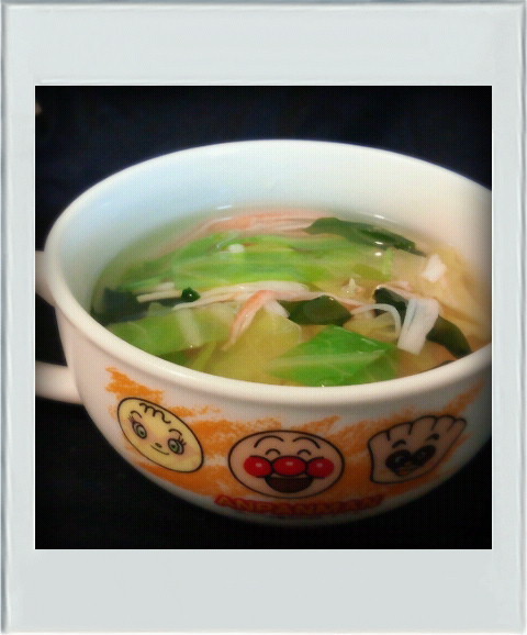 ■簡単朝昼■かにかまキャベツわかめスープの画像