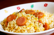 時短簡単ランチ☆卵とウインナーの炒めご飯の写真