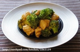 簡単♪鶏肉とブロッコリーのカレーマヨ炒め