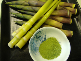 蒸し笹竹の抹茶塩添え