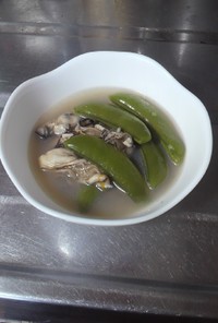 牡蠣とスナップエンドウのスープ