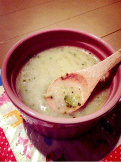 冷凍ブロッコリーとじゃがぃものスープの写真