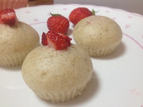 HMひとくち 苺と練乳蒸しパン♡