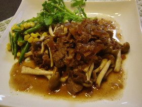 牛肉のシャンピリオンソース炒め