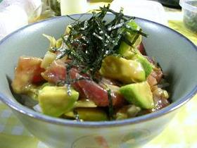 まぐろとアボカドの丼