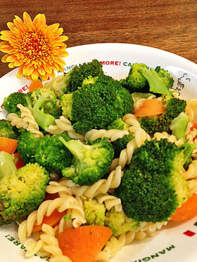 ブロッコリーとにんじんのパスタ