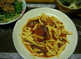 いかとえびのトマトソースパスタ
