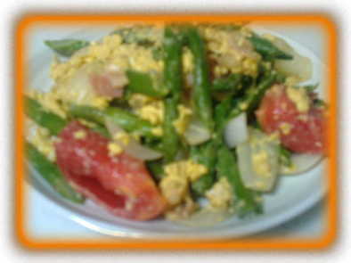 アスパラとトマトの卵炒めの写真