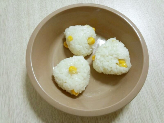 幼児食 バターコーンおにぎり レシピ 作り方 By にーっしまみ クックパッド 簡単おいしいみんなのレシピが360万品