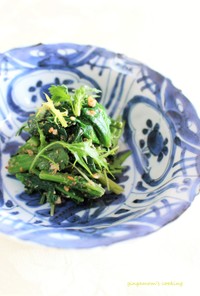 ゆでた法蓮草・春菊と生の水菜の和え物