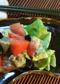アボカドの黒豆ヨーグルトサラダ