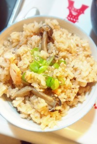 甘塩鮭とキノコの中華風炊き込みご飯