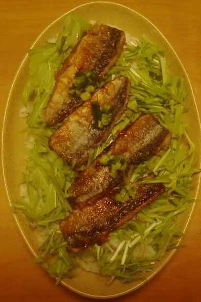 簡単・野菜たっぷり☆サンマの蒲焼き丼の写真