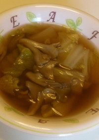 舞茸と白菜のコンソメスープ