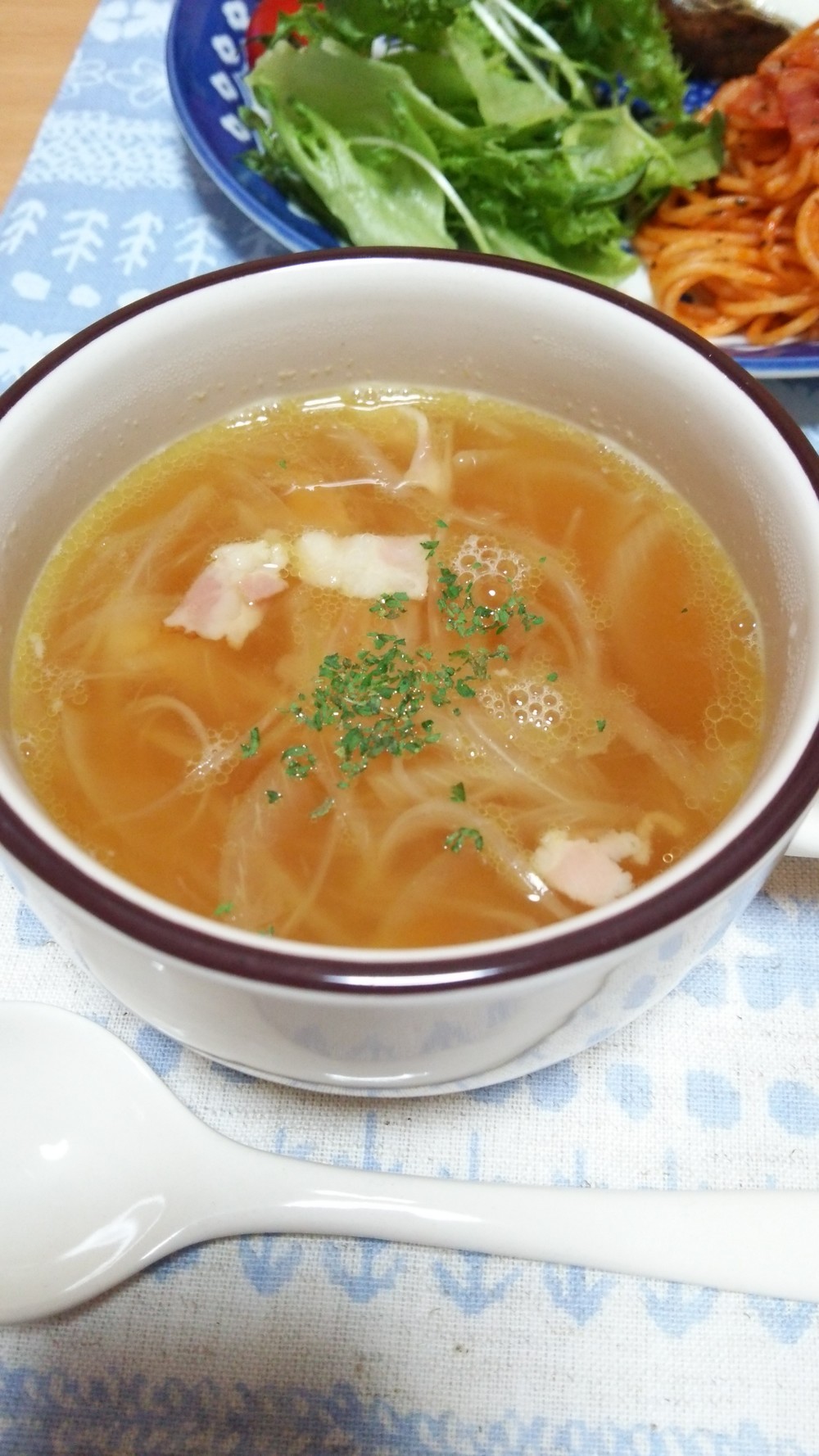 玉ねぎとベーコンのコンソメスープ レシピ 作り方 By Ku Kitchen クックパッド