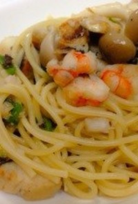 スープ仕立ての海鮮ペペロンチーノ