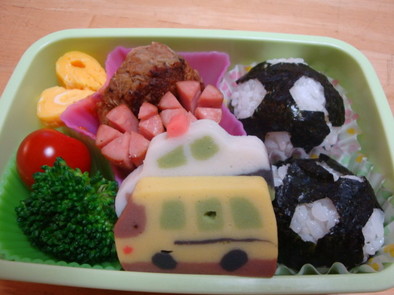 かまぼこトミカで簡単☆子供のお弁当の写真