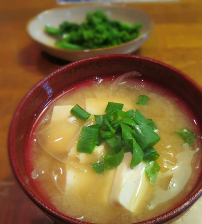 新たまねぎとお豆腐のお味噌汁☆の写真